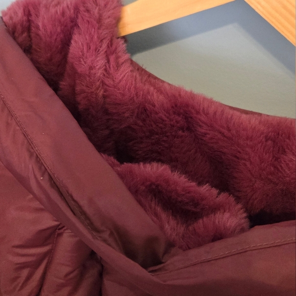 Columbia winter jacket, Wine Colored. Womens medium. - Picture 6 of 7